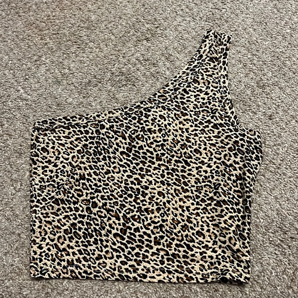 shein one shoulder cheetah print top🤍